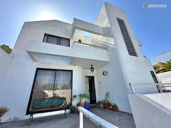 Casa En Venta De 4 Dorm. En Iquique