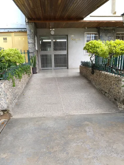 Apartamento De 3 Habiaciones Dos Baños Piso 7 Las Danielas  Municipio Baruta Caracas