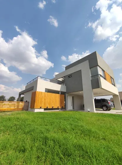 Casa En Venta - 3 Dormitorios 3 Baños 2 Cocheras - 211mts2 - Horizontes Al Sur