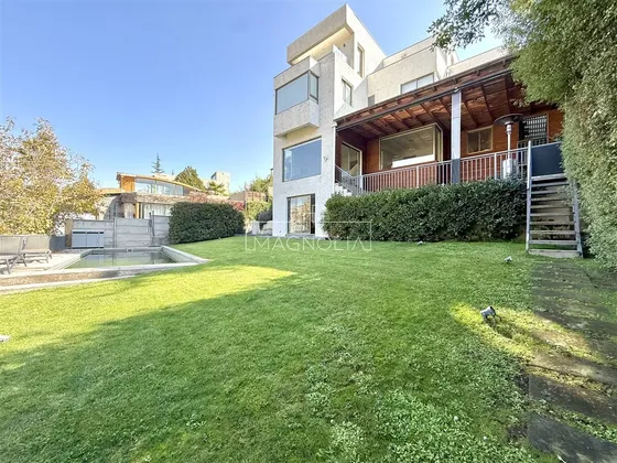 Casa En Venta De 6 Dorm. En Las Condes