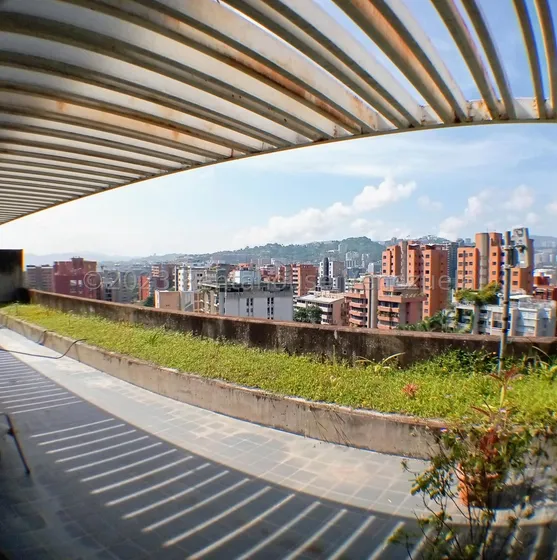 ¡oficina Maravillosa En Piso Pent-house, Torre Emblematica! - El Rosal  // El Rosal, Av. Venezuela // Luis Gómez, Mls 24-1656