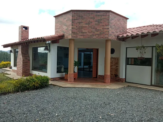 Vendo Casa Campestre En El Retiro Sector Aguas Claras