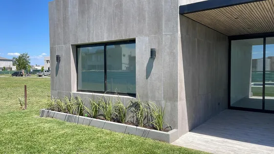 Casa En Venta - 3 Dormitorios 4 Baños - Cochera - 220mts2 - El Naudir