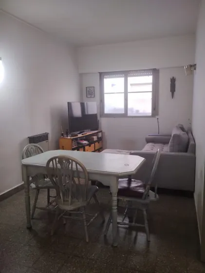 Av 1 E/ 61 Y 62 - Ph Un Dormitorio - Con Patio