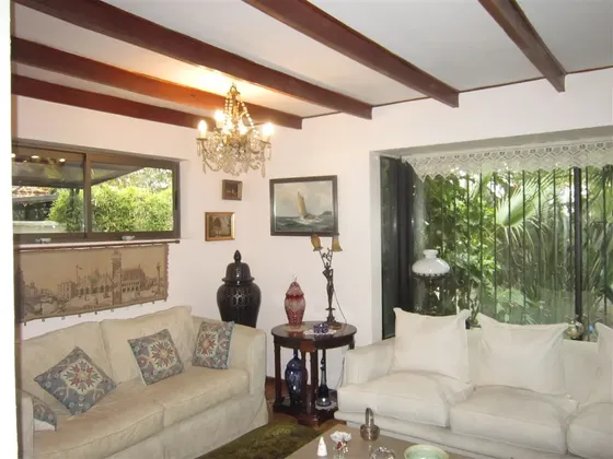 Hermosa E Impecable Casa En Venta De 3 Dorm. En Las Condes