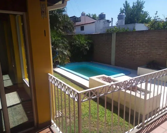 Casa 4 Ambientes Con Fondo Y Pileta