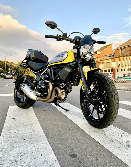 Ducati Scrambler 800 Icon Yellow Mod 2022