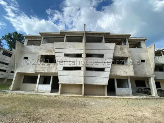 Casa Townhouse Exclusiva Zona Del Limon Los Rauseo Obra Gris 400 Metros Cuadrados 3 Pisos Terraza Vista A La Montaña Estef 25-14405