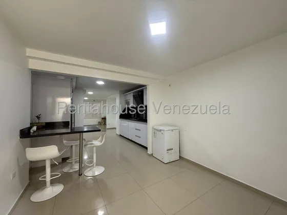 Sorangel Vargas Vende Hermosa Casa Con Piscina, Urbanismo Privado. Caminos De Tarabana Cabudare Mls #25-24054