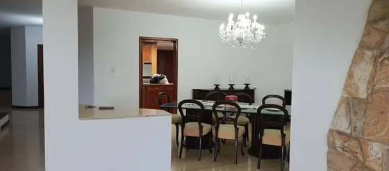 Se Alquila Amplia Y Espectacular Casa De 6 Hab. 8 Baños. En La Urb. La Trinidad Ideal Para Perfil Diplomatico Em