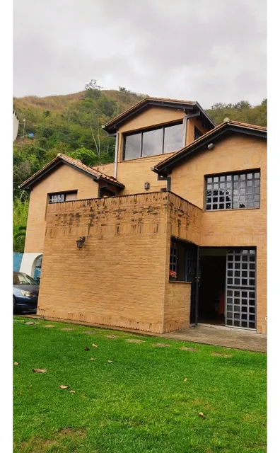 Vendo Casa 260m2 Colinas De Corralito 3789