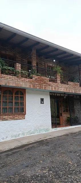 Venta De Casa Con 2 Apartamentos - Cordero - Bella Vista