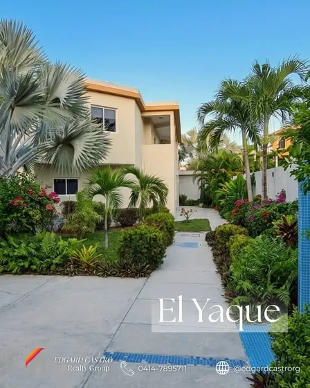 Par De Casa De Dos Niveles En Un Mismo Terreno En Venta, Playa El Yaque, Isla De Margarita.