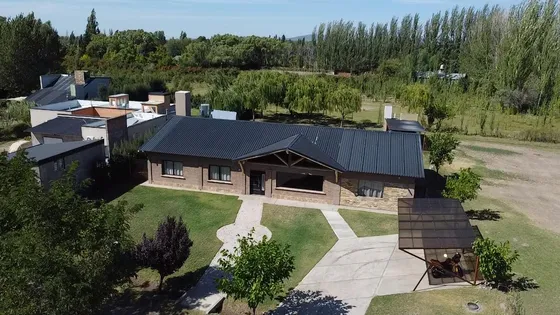 Hermosa Casa De 4 Dormitorios Con Pileta En Rama Caida