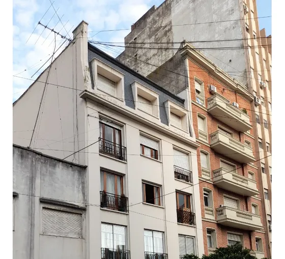 Departamento 6 Y 46 Dormitorio Con Placard, Terraza Propia, Luminoso.-