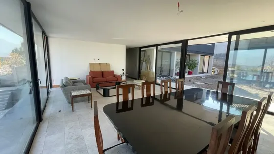 Casa En Venta En La Dehesa Con Jardín