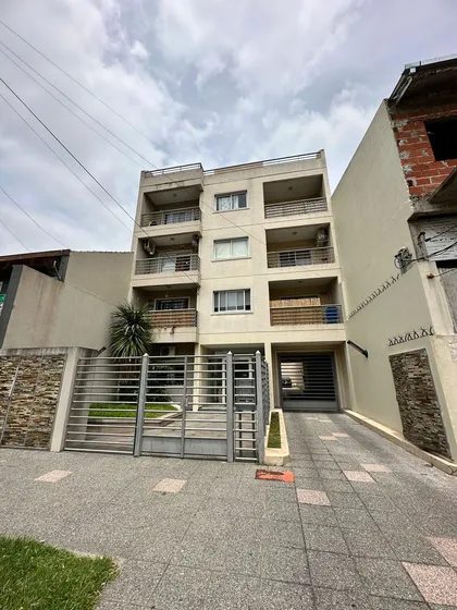 Departamento Al Frente En Tapiales Excelente Ubicacion 