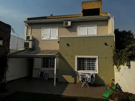 Casa En Venta - 2 Dormitorios 2 Baños - Tolosa