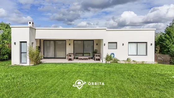 Casa A La Venta En  San Sebastian, Area 2