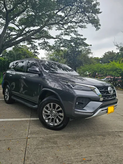 Toyota Fortuner 2.7l Mid