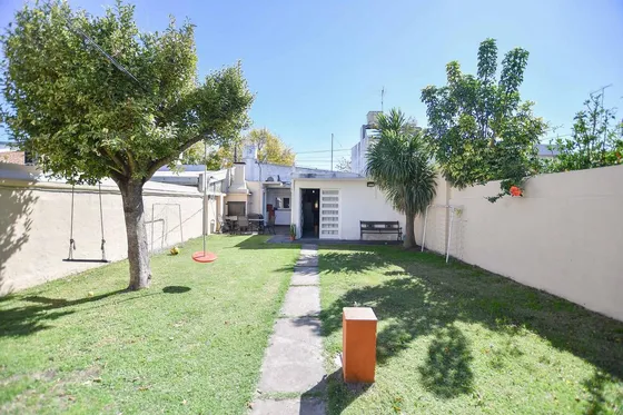 Casa En Venta - 3 Dormitorios 3 Baños 1 Cochera - 291,55mts2 - La Plata