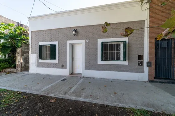 Ph Tipo Casa Temperley, Indep. Al Frente, 3 Amb. A Estrenar. Apto Crédito. Escucho Ofertas.
