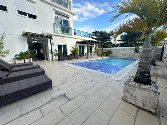 Moderno Apartamento En Alquiler Amueblado Ubicado En Bella Vista Sur.