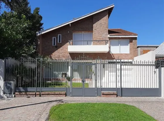 Gimenez 3200 ! Chalet 5 Ambientes Impecable 