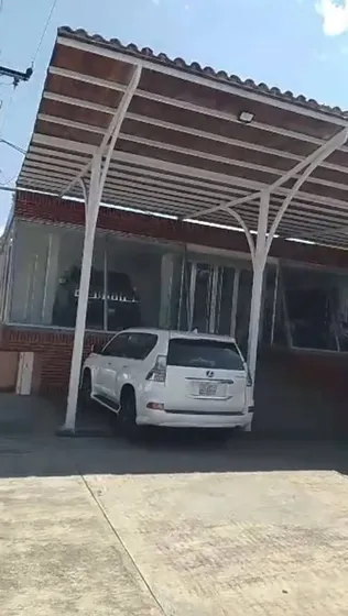Se Vende Concesionario Con Hotel En Los Caobos Valencia Cerca De La Autopista Ccv