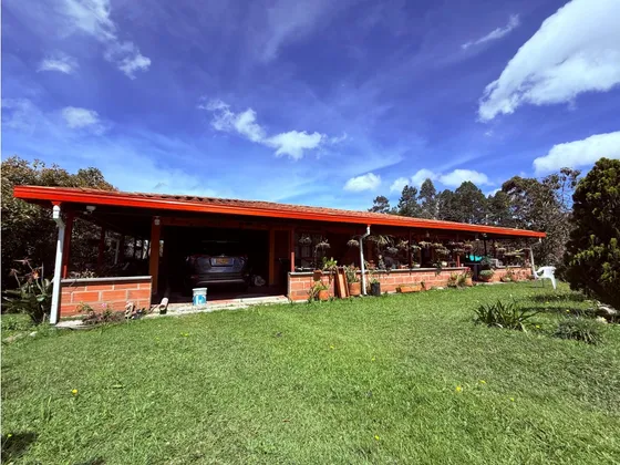 Casa-finca En Venta Con Agua Propia En Zona Arví