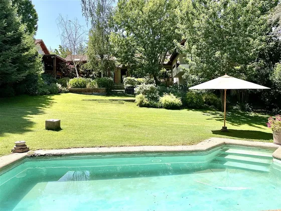Casa En Venta En Condominio De 7 Dorm. En Machalí