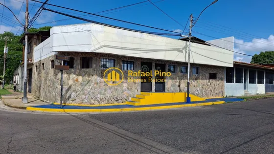 Se Alquila Local Comercial U Oficina De 140m2 Ubicada En El Sector San Rafael, Los Guaritos I, Cerca Antigua Panaderia La Perla Y Mercado Los Godos.