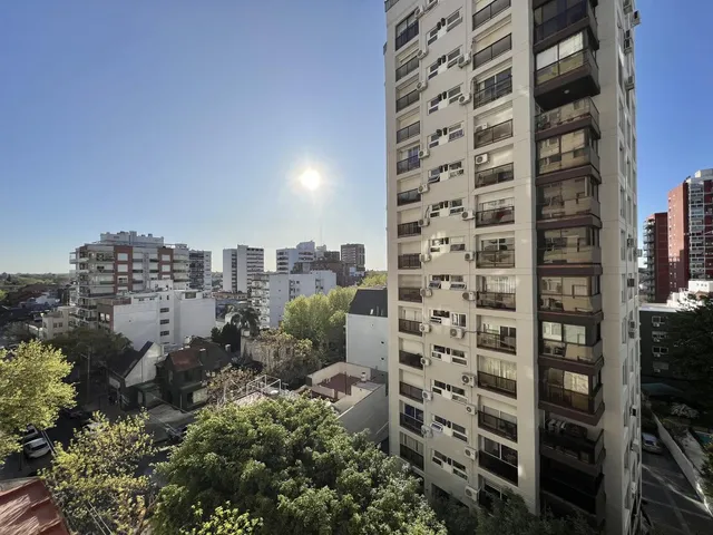 Muy Buen Departamento Con Cochera Y Baulera En El Centro De Martinez.