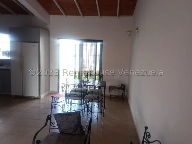 Fredxia Castillo Vende Linda Y Acogedora Casa En La Avenida Riberena De Cabudare # 25-9099