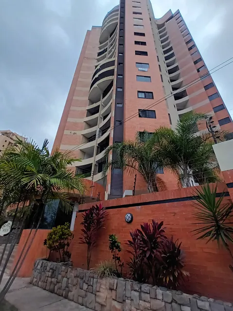 Apartamento En Venta En Urbanizacion. Las Chimeneas Residencias. Escalar.