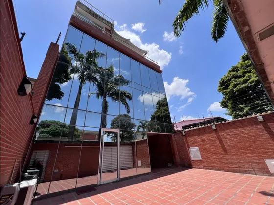 Se Alquila Edificio Comercial 582m2 Campo Claro 4865