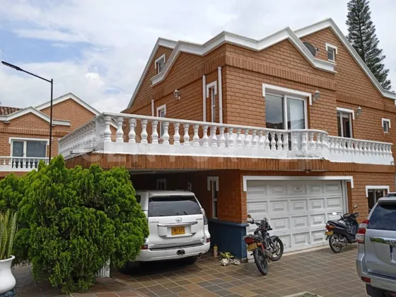 Arriendo Hermosa Casa En  Medellín- Sector Avenida Las Palmas