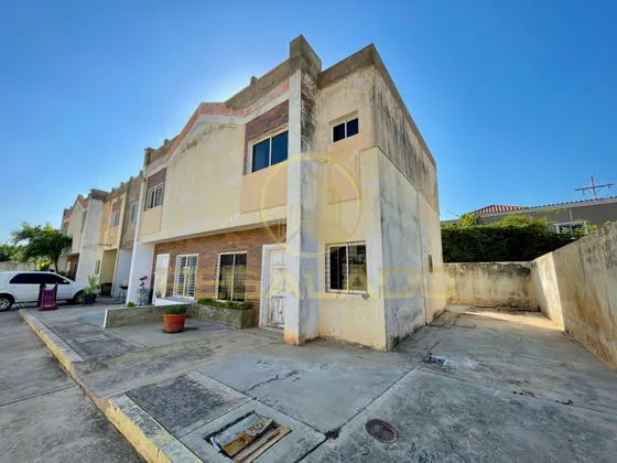 Cv-1637 Zona Norte Townhouse Villa Dorada Sector Isla Dorada