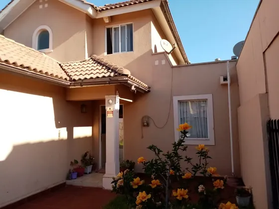 Excelente Casa De Dos Pisos Serena Oriente!!!!