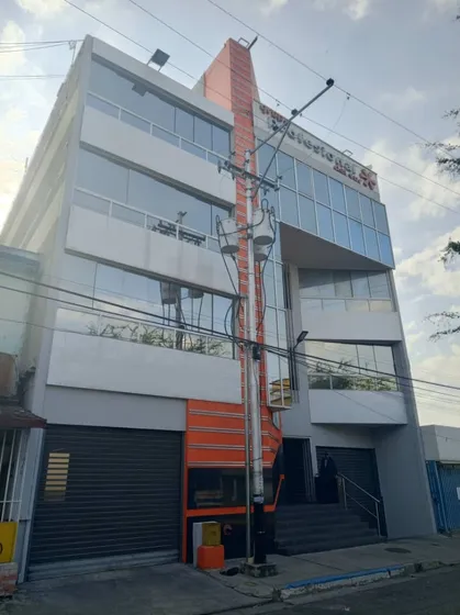 Rivero Bienes Raíces Promociona Y Vende Oficina En El Centro Profesional Del Sur Av. Fuerzas Aéreas.