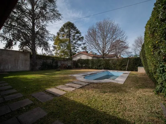Casa En Venta De 3 Dormitorios En City Bell 465 Y 13c