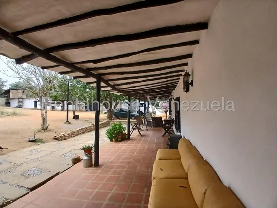 Neyda De Sousa Vende Casa Granja  2800mtrs En Cabudare Cod Flex Cod 25-16469 Nds
