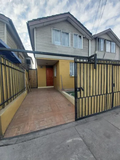 Casa En Venta De 3 Dorm. En Maipú