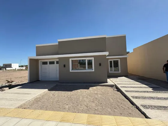 Venta De Casa En B° Confluencia, Plottier