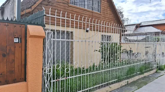 Gran Casa En Barrio Residencial, Cerca Metro El Bosque