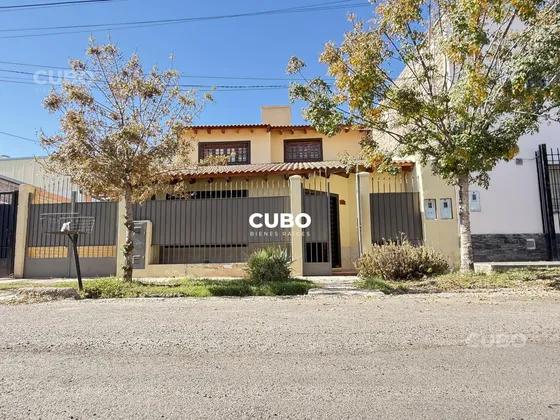 Casa Sin Patio 1 Dormitorio Con Cochera Barrio Los Almendros Maipu