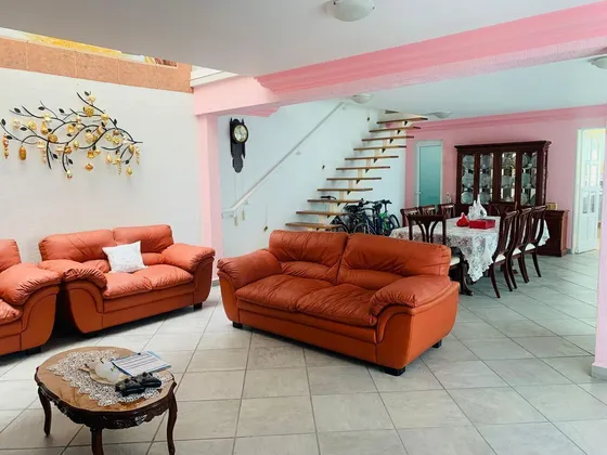Selene, Casa Con Jardín, En Venta