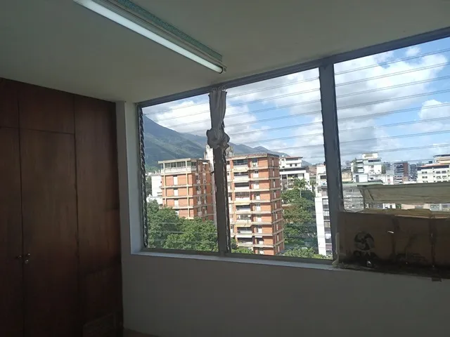 ¡económico! Alquiler De Oficina De 20 Mtrs2 Con Vigilancia Privada En Los Caobos