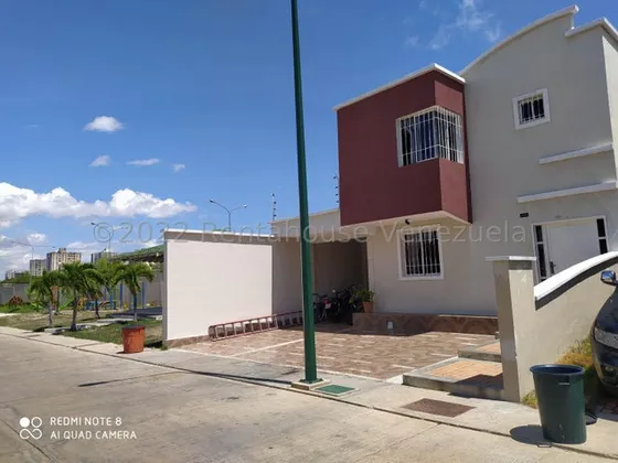 Maritza Lucena Trae Hermosa Casa En Venta Al Este De Barquisimeto, Vigilancia Privada 24/7, Cerco Eléctrico, Ampliada Y  Remodelada, Lista Para Firmar.