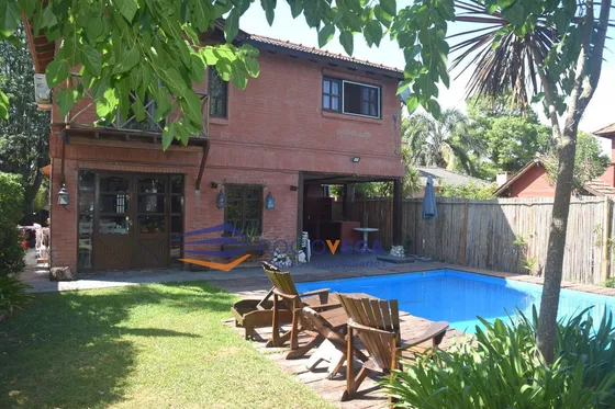 Casa En  Venta En Country Banco Provincia